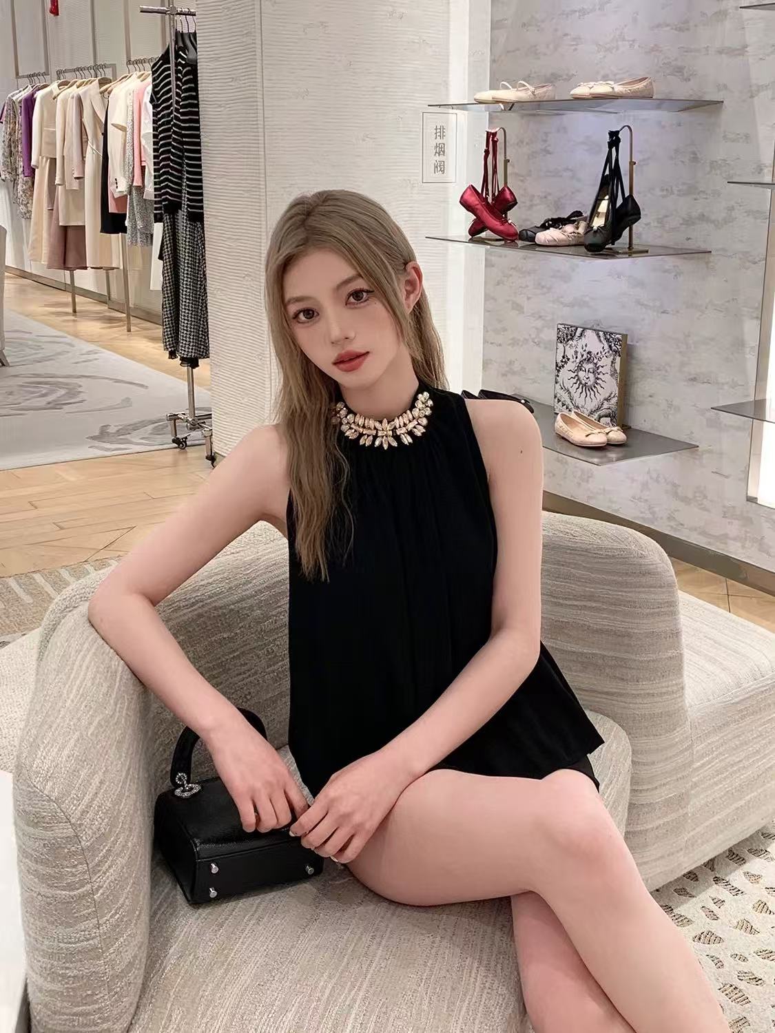 EUSKY IIWAN黑色法式高级感钻链无袖挂脖上衣女辣妹宽松显瘦小衫